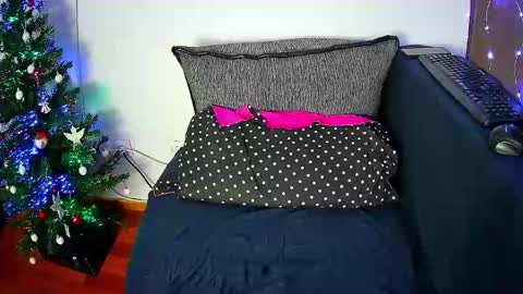 emmakros online show from December 2024 01:43:02 PM