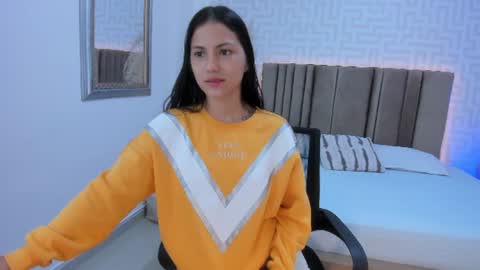 emmalily_ online show from August 2026 12:07:02 PM