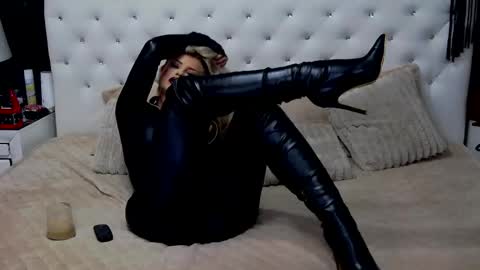 Emma Mavis online show from April 2026 07:35:01 AM