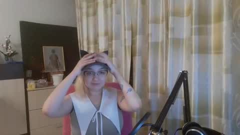 emmanoir_ online show from February 2025 11:26:01 PM