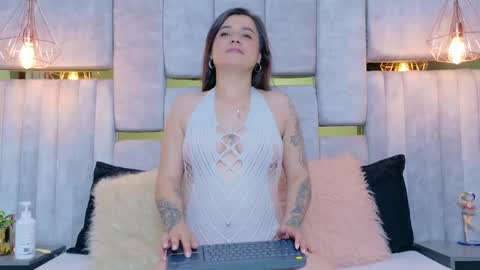 Snapshot of emmasantaleon chatting on September 2025 09:26:02 PM EMMA online show from September 2025 09:26:02 PM