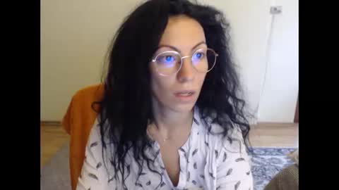 Emmatoo online show from October 2025 10:13:02 AM