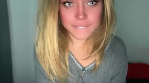 YourDreamGirl Emma  online show from April 2026 08:28:02 PM