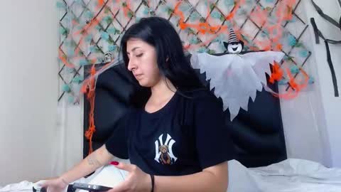  Emma  online show from November 2025 11:18:01 PM