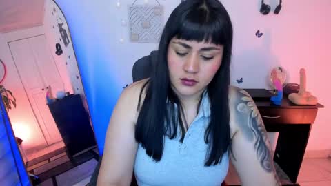 Snapshot of emmax_x chatting on January 2025 11:26:01 AM EMMA online show from January 2025 11:26:01 AM