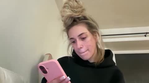 emmbella online show from March 2026 01:54:02 AM