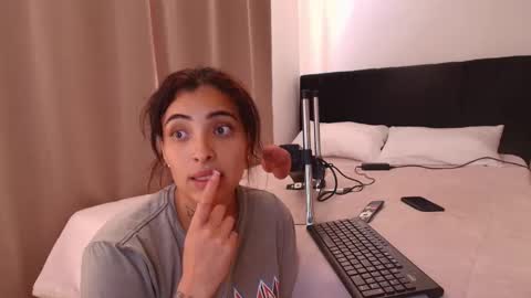 emmi_11 online show from February 2026 01:36:01 PM
