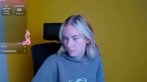 Emmi online show from October 2025 07:22:01 PM