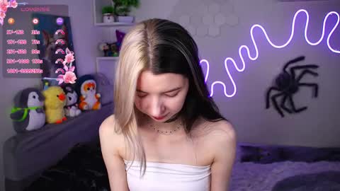 emmie_everly online show from April 2026 09:39:33 PM