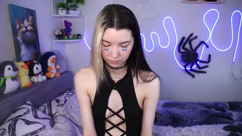 emmie_everly online show from June 2026 02:08:01 PM