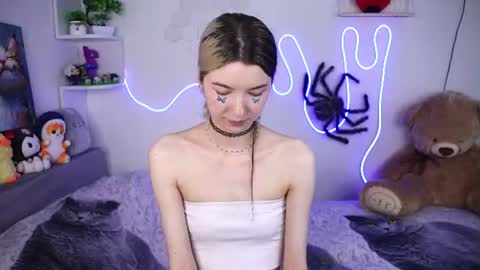 emmie_everly online show from July 2026 01:02:01 PM