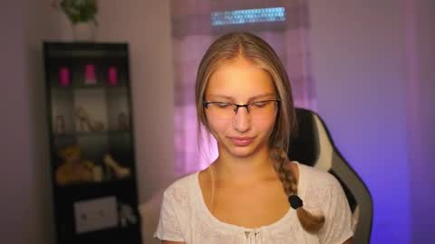 Emmie online show from September 2025 12:54:01 PM