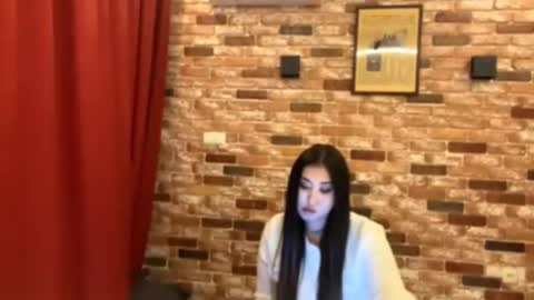 Mia online show from October 2025 04:15:02 PM