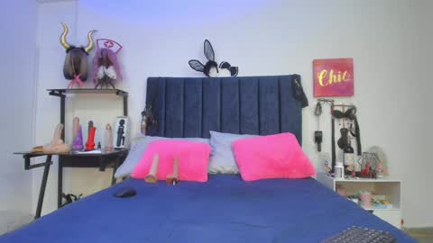 Snapshot of emmily_giraldo chatting on December 2024 03:04:01 PM online show from December 2024 03:04:01 PM