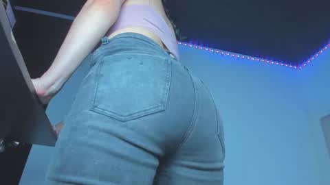 emmily_jade_ online show from June 2026 04:43:01 PM