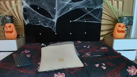 Emmily keller online show from October 2025 01:37:01 PM