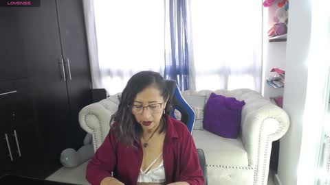 Snapshot of emmilychevalier chatting on December 2024 10:01:02 PM Emmily online show from December 2024 10:01:02 PM