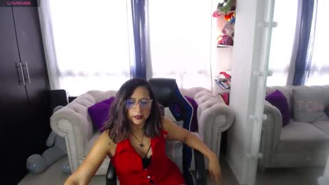 Snapshot of emmilychevalier chatting on January 2025 10:13:01 PM Emmily online show from January 2025 10:13:01 PM
