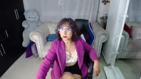 Snapshot of emmilychevalier chatting on February 2025 11:33:02 PM Emmily online show from February 2025 11:33:02 PM