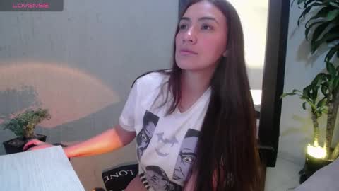 Snapshot of emmilysmith1 chatting on January 2025 10:49:02 PM Emmily online show from January 2025 10:49:02 PM