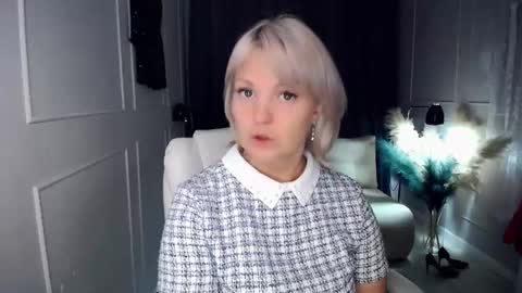 emmmam online show from November 2025 07:18:02 PM