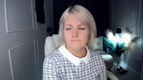 emmmam online show from November 2025 10:00:02 PM