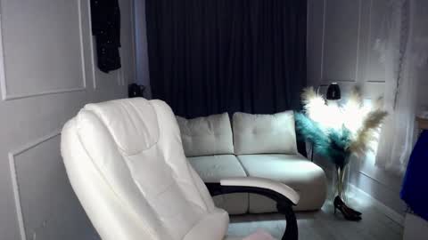 emmmam online show from April 2026 01:41:01 PM