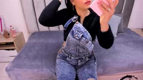 Snapshot of emmy_turnner chatting on September 2025 11:45:01 AM Emily Laila online show from September 2025 11:45:01 AM
