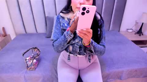 Snapshot of emmy_turnner chatting on October 2025 12:17:01 PM Emily Laila online show from October 2025 12:17:01 PM
