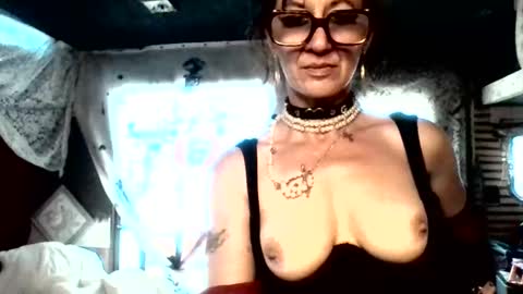 emmybaby5250 online show from April 2026 10:03:01 PM