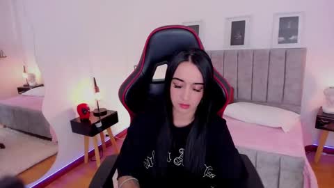 Emmy Evans  online show from January 2025 07:17:01 PM