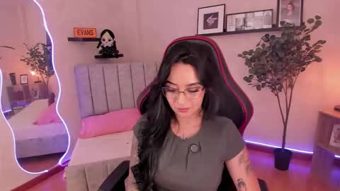 Emmy Evans  online show from September 2025 07:47:02 PM