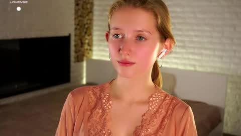 Snapshot of emmyleri chatting on September 2025 01:32:01 PM Emmy online show from September 2025 01:32:01 PM