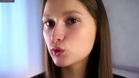 Snapshot of emmyleri chatting on October 2025 01:13:01 AM Emmy online show from October 2025 01:13:01 AM