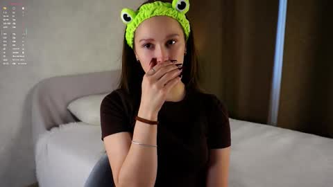 Snapshot of emmyleri chatting on October 2025 01:06:01 AM Emmy online show from October 2025 01:06:01 AM