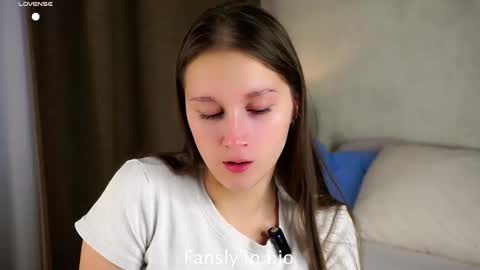 Snapshot of emmyleri chatting on October 2025 01:13:02 AM Emmy online show from October 2025 01:13:02 AM