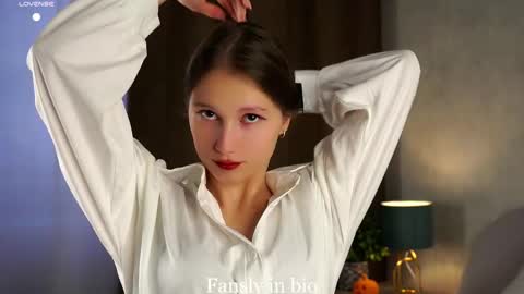 Snapshot of emmyleri chatting on November 2025 01:17:02 AM Emmy online show from November 2025 01:17:02 AM