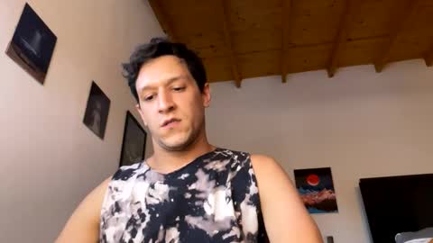 EMO online show from December 2025 06:23:01 PM