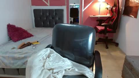 Emy online show from February 2025 09:19:01 PM