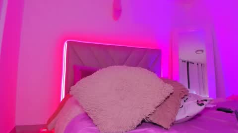 Emy online show from November 2025 03:34:01 AM