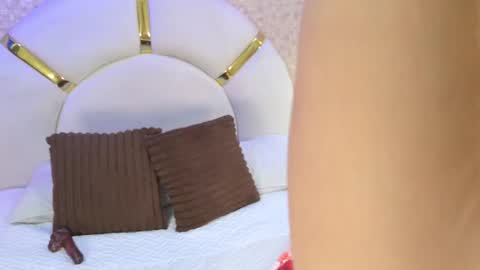 Emy  online show from November 2025 11:54:01 AM