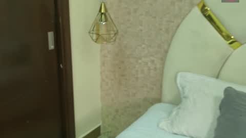 Emy  online show from November 2025 11:46:02 AM