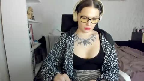 Snapshot of emydeliro chatting on April 2026 06:45:01 PM emydeliro online show from April 2026 06:45:01 PM