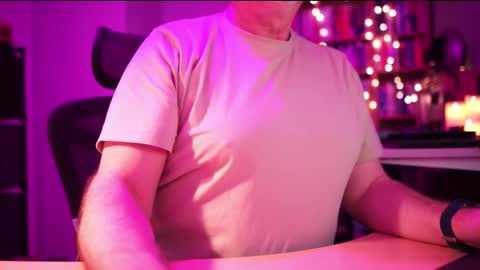 uk online show from December 2025 12:20:02 AM