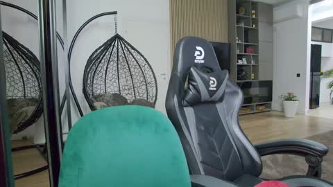 Erik online show from January 2025 10:31:02 PM