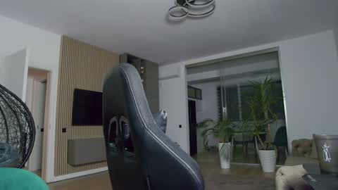 Erik online show from February 2025 08:37:01 PM