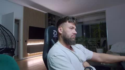 Erik online show from March 2025 07:59:02 PM