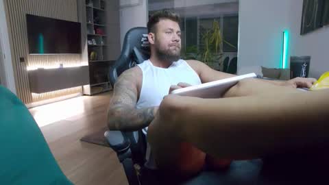 Erik online show from October 2025 04:52:01 PM