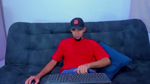 Snapshot of enyel_100 chatting on July 2026 07:35:01 AM enyel_100 online show from July 2026 07:35:01 AM