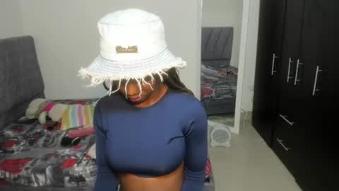 Angela online show from November 2025 01:06:02 AM